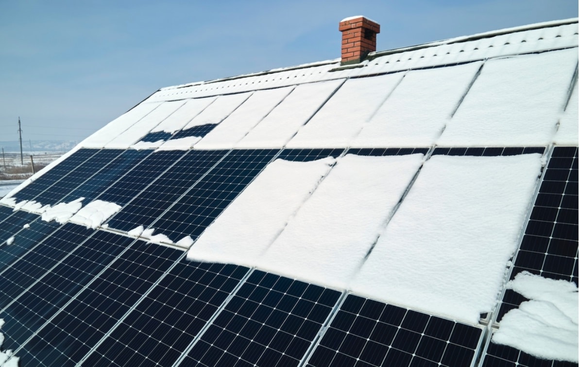 Schnee auf Solarpanelen